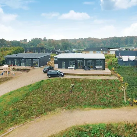 Three-bedroom In Ferienhaus Sjolund