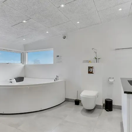 Hébergement de vacances Three-bedroom In Sjolund