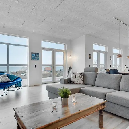 Three-bedroom In Ferienhaus